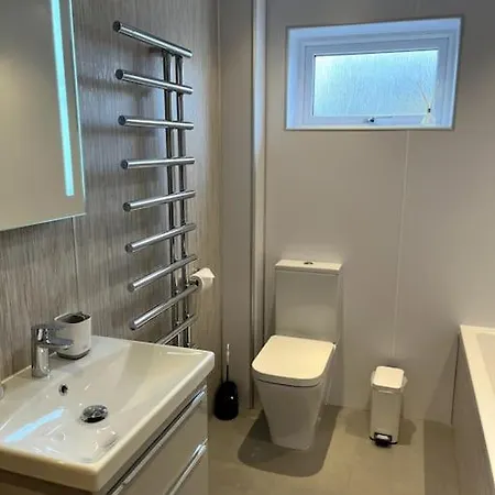 Aurora - Self Catering, Kirkwall, Quiet Location With Luxury Hot Tub Orkney Exterior photo