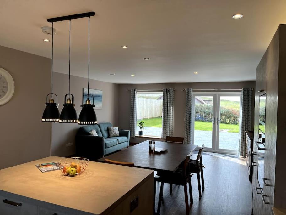 Aurora - Self Catering, Kirkwall, Quiet Location With Luxury Hot Tub