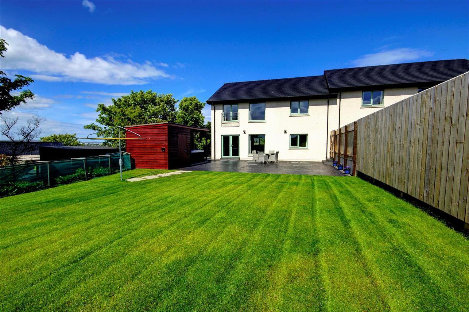 Aurora - Self Catering, Kirkwall, Quiet Location With Luxury Hot Tub Holiday home Orkney