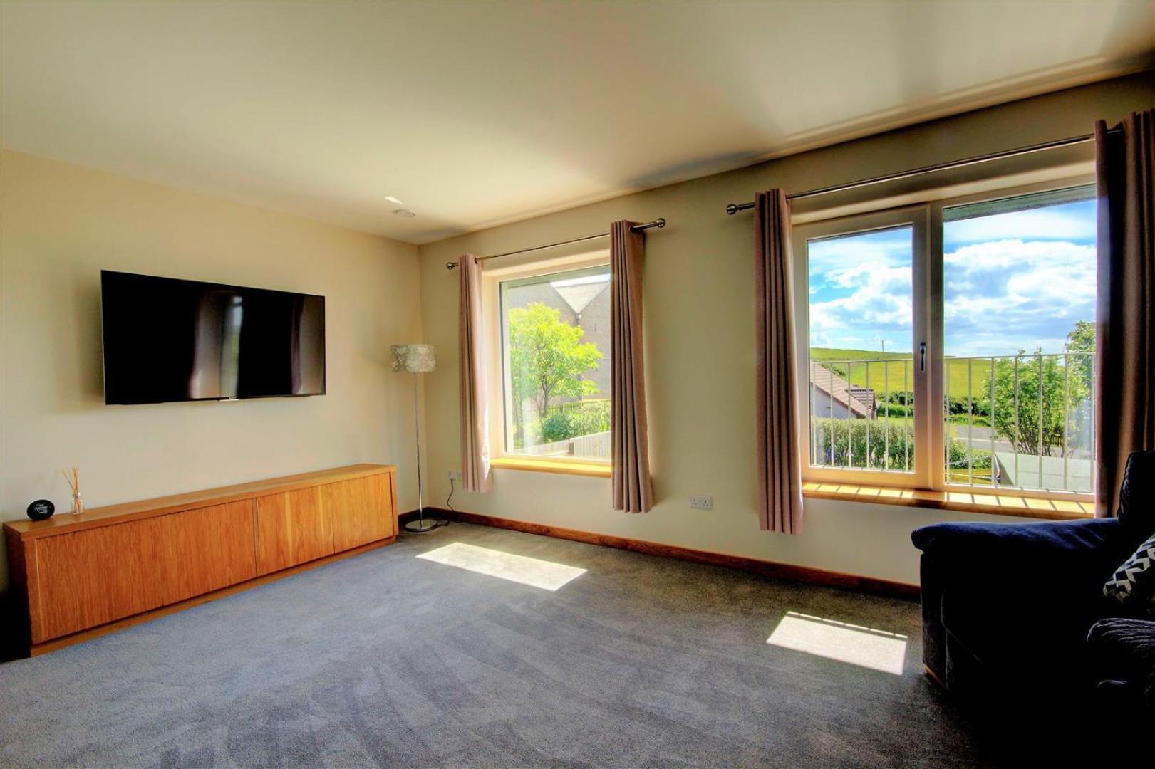 Aurora - Self Catering, Kirkwall, Quiet Location With Luxury Hot Tub Orkney