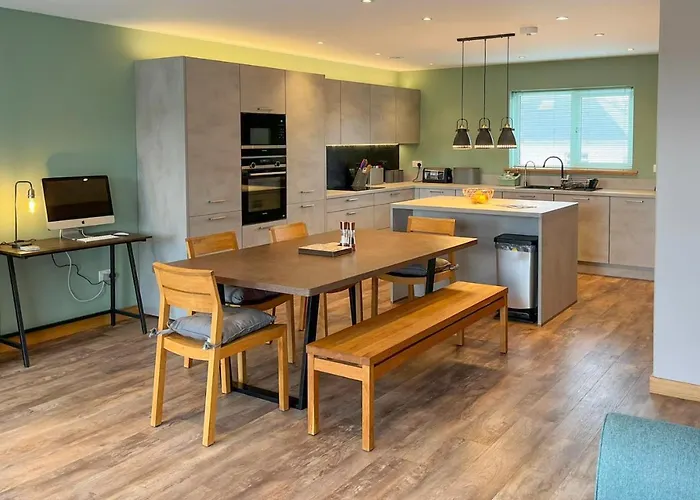 Aurora - Self Catering, Kirkwall, Quiet Location With Luxury Hot Tub