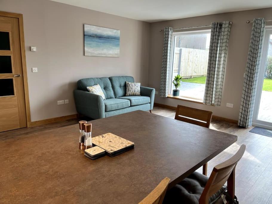 Aurora - Self Catering, Kirkwall, Quiet Location With Luxury Hot Tub Holiday home *
